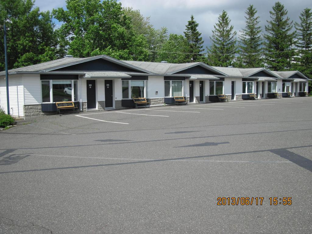 Motel Parc Beaumont Inc. Eksteriør bilde