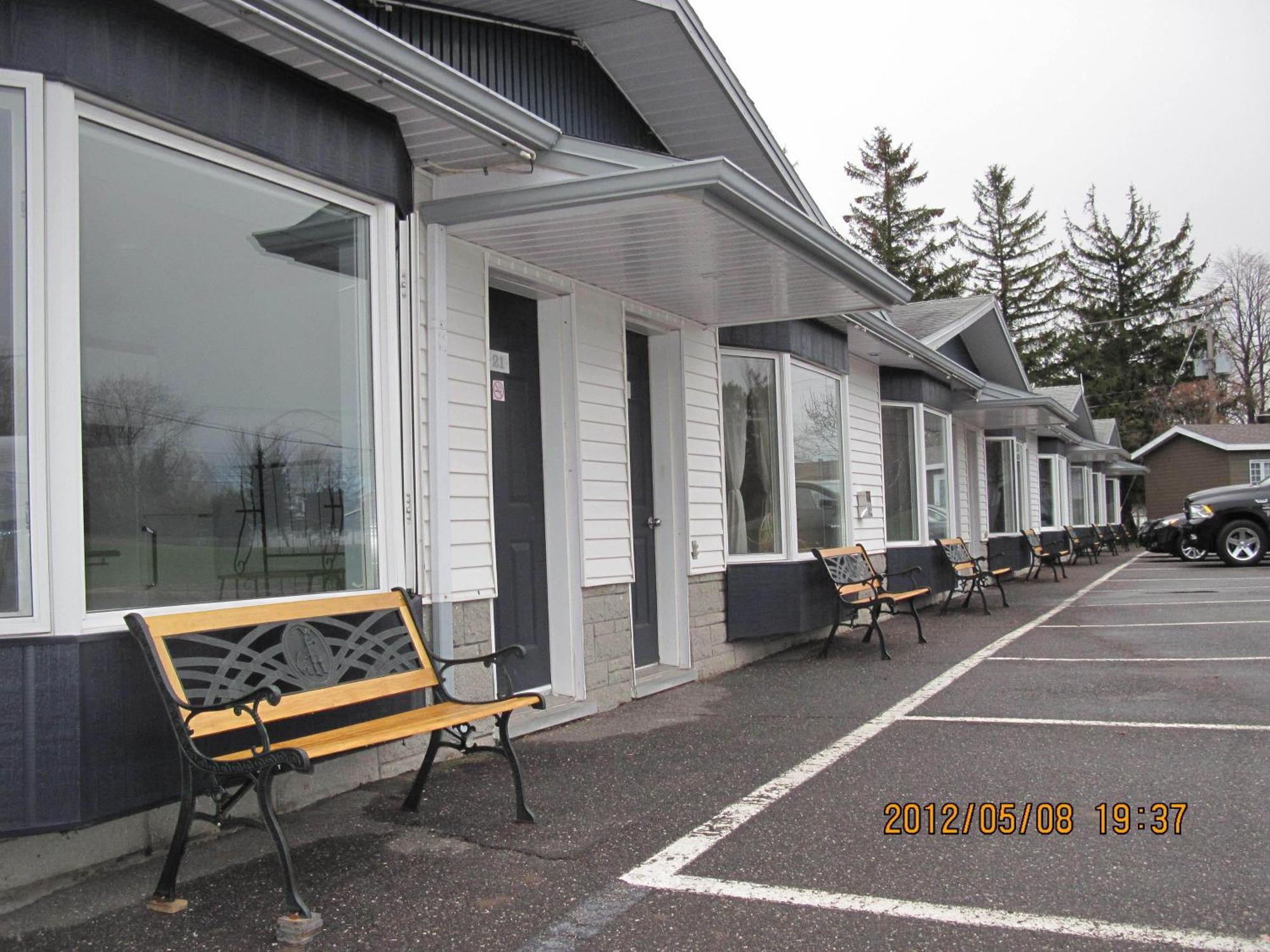 Motel Parc Beaumont Inc. Eksteriør bilde